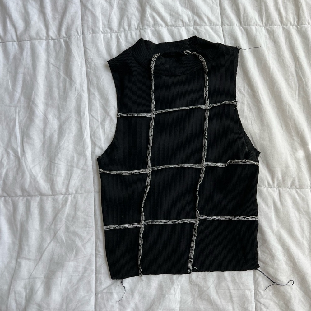 Black and white design top